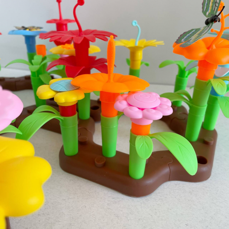 Дитячий конструктор Квітковий сад 148 деталей в коробці Y 0088