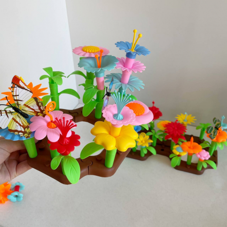 Детский конструктор Цветочный сад 148 деталей в коробке Y 0088