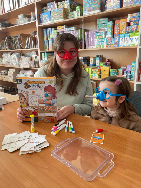 Розважальна гра “Малюй носом”, 2 шт окулярів з дощечкою для малювання, 8 маркерів “пиши-витирай”