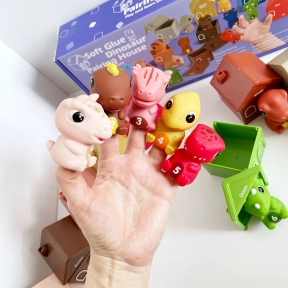 Дитяча розвиваюча гра - сортер Кольорові будиночки (пальчиковий театр) 10 тварин та 10 будиночків 1301