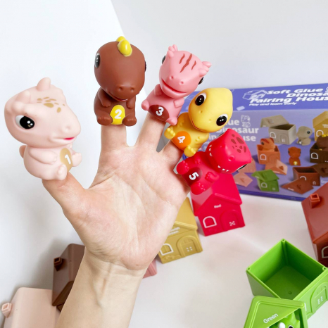 Дитяча розвиваюча гра - сортер Кольорові будиночки (пальчиковий театр) 10 тварин та 10 будиночків 1301