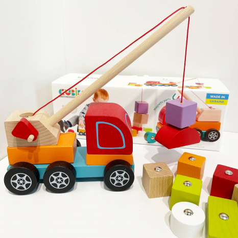 Дерев'яна іграшка Машинка Автокран з магнітними блоками Cubika (Левеня) 13982