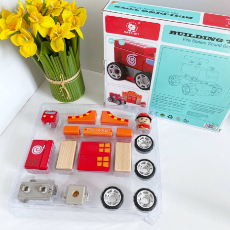 Дерев'яний конструктор будівельні блоки зі світло-музичними ефектами Пожежна станція Top Bright 150176