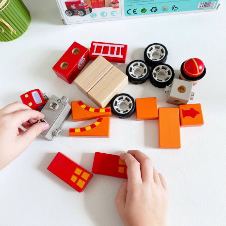 Дерев'яний конструктор будівельні блоки зі світло-музичними ефектами Пожежна станція Top Bright 150176