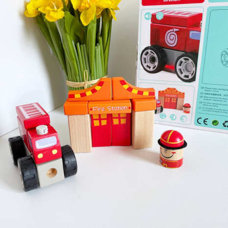 Дерев'яний конструктор будівельні блоки зі світло-музичними ефектами Пожежна станція Top Bright 150176