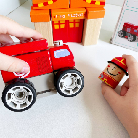 Дерев'яний конструктор будівельні блоки зі світло-музичними ефектами Пожежна станція Top Bright 150176