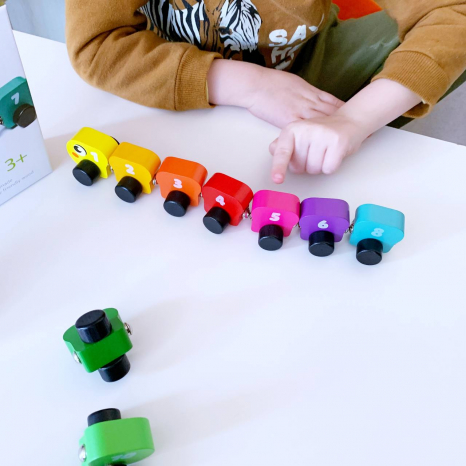 Деревянная игрушка поезд Радужная гусеница Cubika, Левеня 15399