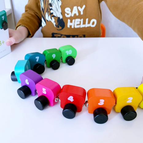 Дерев'яна іграшка поїзд Веселкова гусениця Cubika, Левеня 15399