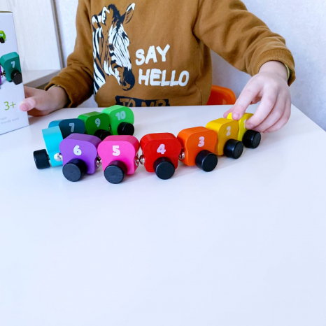 Деревянная игрушка поезд Радужная гусеница Cubika, Левеня 15399