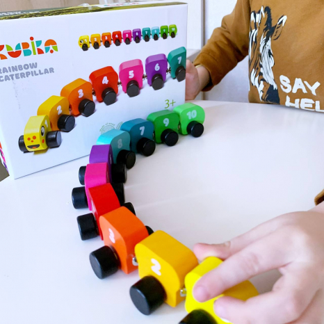 Дерев'яна іграшка поїзд Веселкова гусениця Cubika, Левеня 15399