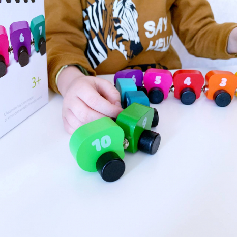 Дерев'яна іграшка поїзд Веселкова гусениця Cubika, Левеня 15399