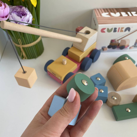 Дерев'яна машинка - конструктор  Автокран 2 Cubika 15917 в пастельних тонах