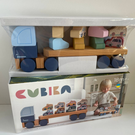 Дерев'яна іграшка пірамідка Тягач з машинками LM-15 Cubika 15924