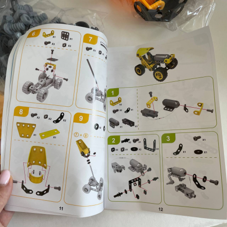 Конструктор  112 елементів, інструменти, на батарейках, пластикові та гумові деталі J 7720