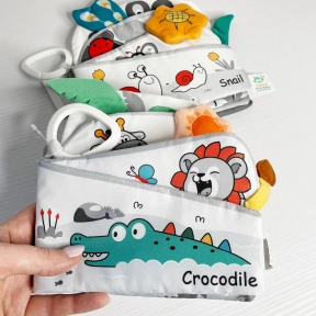 Книжка-шуршалка з брязкальцем та пищалкою в асортименті C 75344