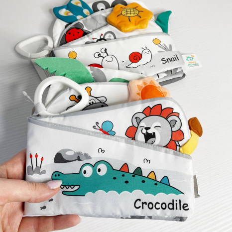 Книжка-шуршалка з брязкальцем та пищалкою в асортименті C 75344