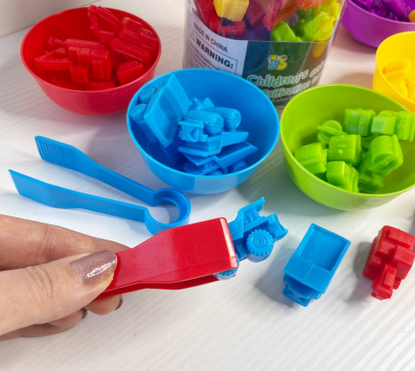 Логічна гра на сортування та вивчення кольорів Транспорт з мисочками та пінцетами