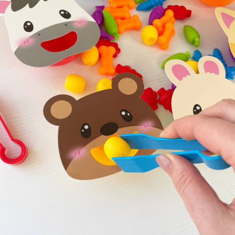 Логическая игра-сортер Накорми животное, 2 щипца, 6 тарелочек 2188-113