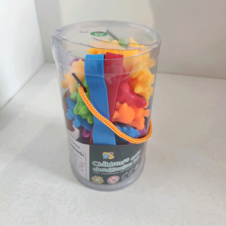 УЦІНКА!! Логічний кольоровий сортер  “Динозаври” з гумовими фігурками, щипцми, мисочками 2188-20