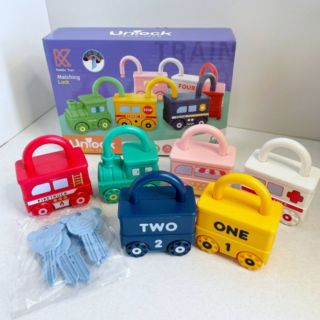 Потяг логічний з 6 вагончиками, замочками і ключами 228-8