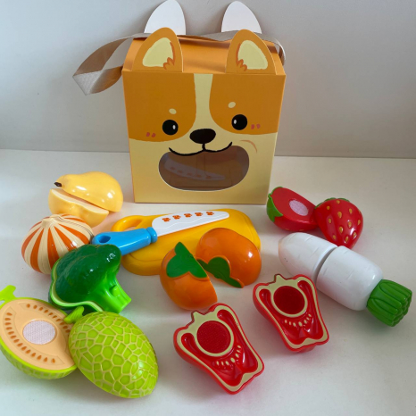 Набір продуктів на липучках з ножем та дошкою в коробці собачка 228K60