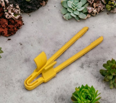Пінцет пластиковий жовтий