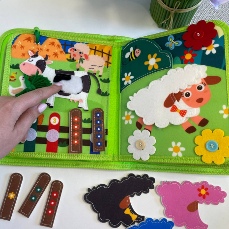 Развивающая логическая фетровая книга с липучками На ферме C 73097