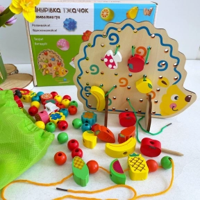 Дерев'яна шнурівка Їжачок з намистинами та фігурками