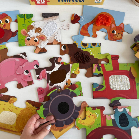 Картонные пазлы с тактильными элементами 20 элементов "За рулем трактора "Додо/Dodo 300658