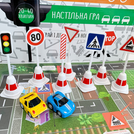 Настільна гра розвиваюча Дорожні знаки  українською мовою Strateg 30245
