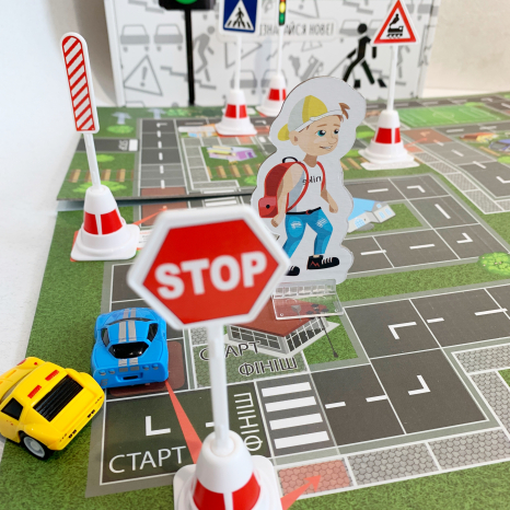 Настільна гра розвиваюча Дорожні знаки  українською мовою Strateg 30245