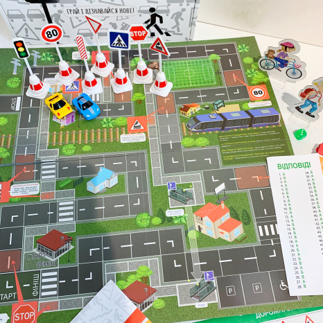 Настільна гра розвиваюча Дорожні знаки  українською мовою Strateg 30245