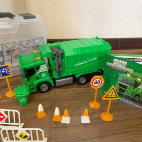 Конструктор - машина з інструментами Сміттєвоз 112 деталі інерційн. на бат.,св.,зв. 3203-4