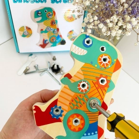 Деревянная доска для развития моторики Динозавр C 35581: отвертка, шестигранные ключи, гаечный ключ