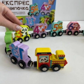 Потяг магнітний дерев'яний на 11 вагонів з тваринками 42391