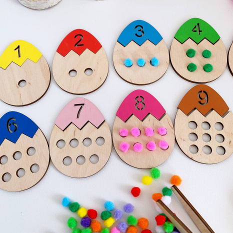 Дерев'яна гра з помпонами Яйця з цифрами Познавалка Poznavalka
