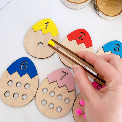 Дерев'яна гра з помпонами Яйця з цифрами Познавалка Poznavalka