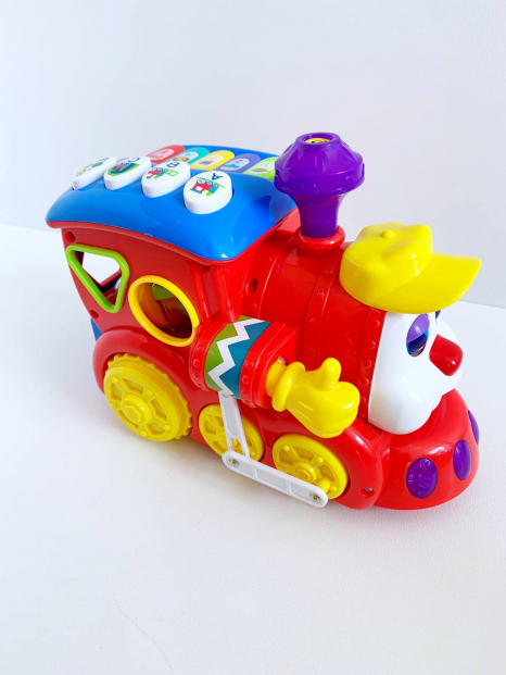 Игра 556 паровоз, сортер, пианино, муз. (англ.), ездит, свет