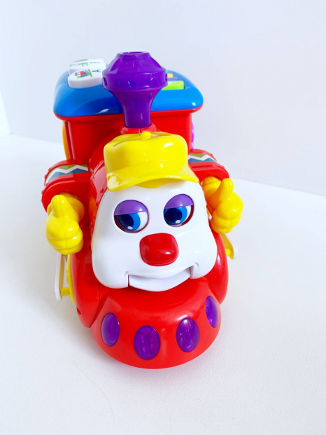 Игра 556 паровоз, сортер, пианино, муз. (англ.), ездит, свет