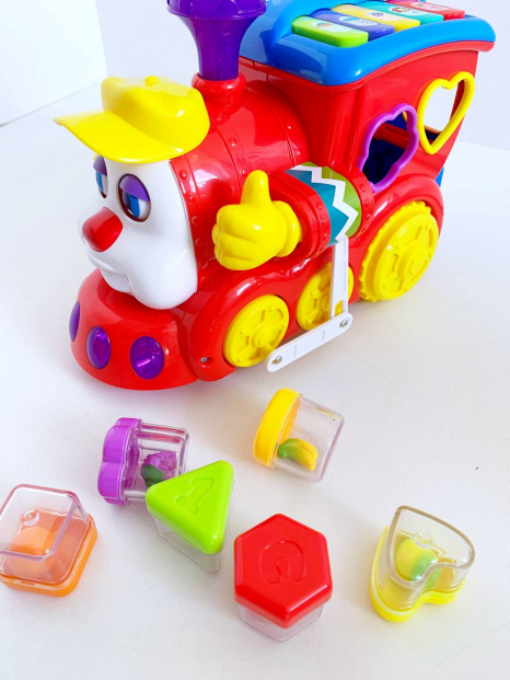 Игра 556 паровоз, сортер, пианино, муз. (англ.), ездит, свет