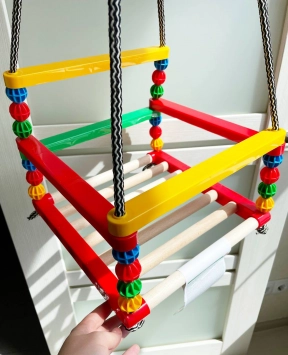 Гойдалка дерев'яна підвісна різнокольорові