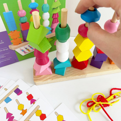 Логічна гра C 61445 WToys, пірамідка, шнурівка, 8 двосторонніх карток із завданнями, в коробці