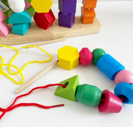 Логічна гра C 61445 WToys, пірамідка, шнурівка, 8 двосторонніх карток із завданнями, в коробці