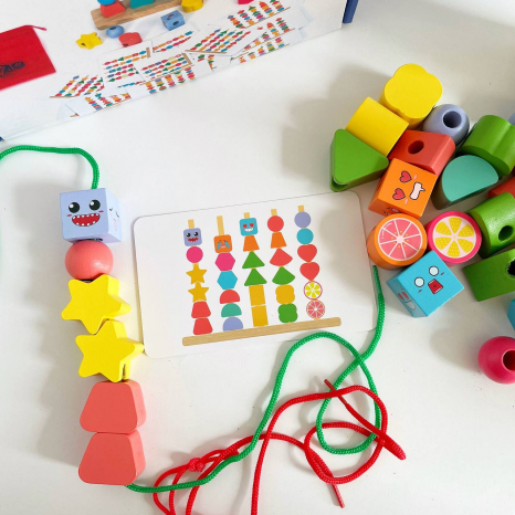 Дерев'яна пірамідка, шнурівка з картками завданнями C 62753