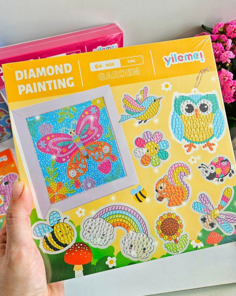 Набір для творчості алмазна мозаїка Сад з картиною рамкою, наліпки, 2 брелоки C 64274