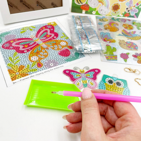 Набір для творчості алмазна мозаїка Сад з картиною рамкою, наліпки, 2 брелоки C 64274