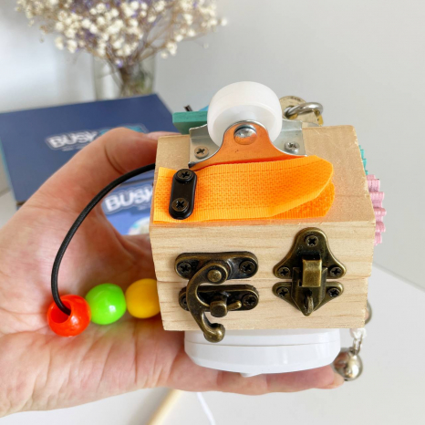 Логічна гра Бізіборд, дерев’яний куб, 10 міні-ігор, в коробці, Play Smart, 64873