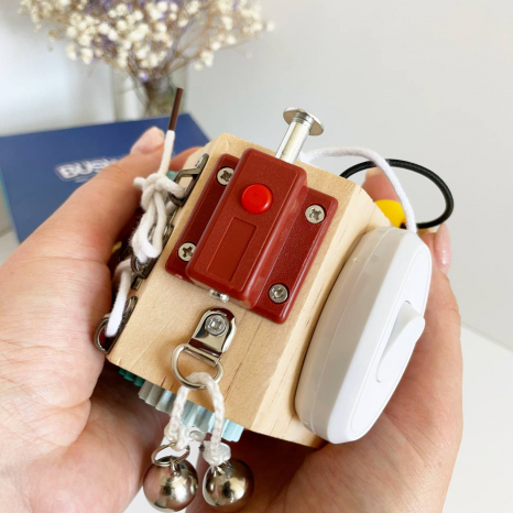 Логічна гра Бізіборд, дерев’яний куб, 10 міні-ігор, в коробці, Play Smart, 64873