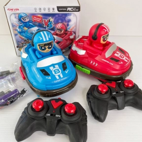 Набор машинок на р/у (2 машинки, 2 фигурки, 2 пульта) со световыми эффектами Ejection Bumper Car6670