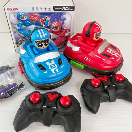Набір машинок на р/к (2 машинки, 2 фігурки, 2 пульта) зі світловими ефектами Ejection Bumper Car 6670